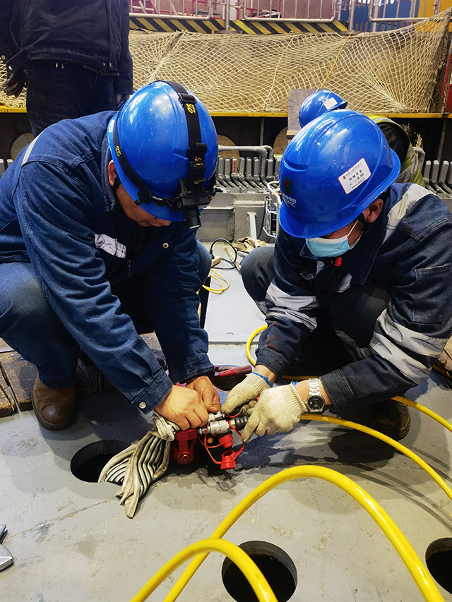 Maintenance of CANTORC driven hydraulic wrench in hydroelectric rotor generator set